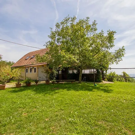 Juricko With Private Sauna Ferienhaus